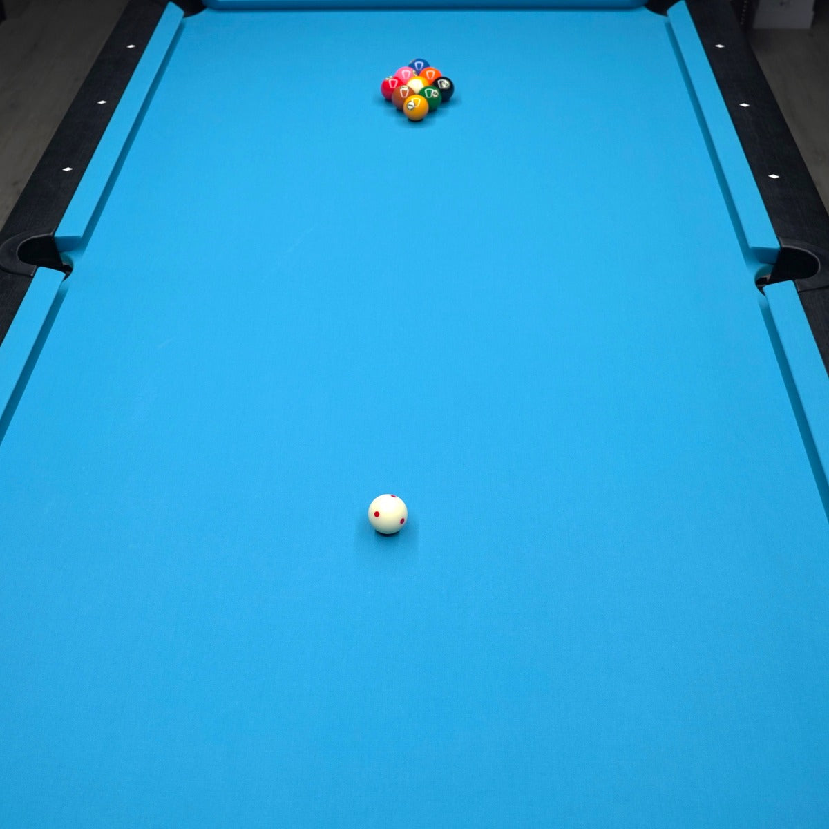 pool table light evenly illuminates the entire table