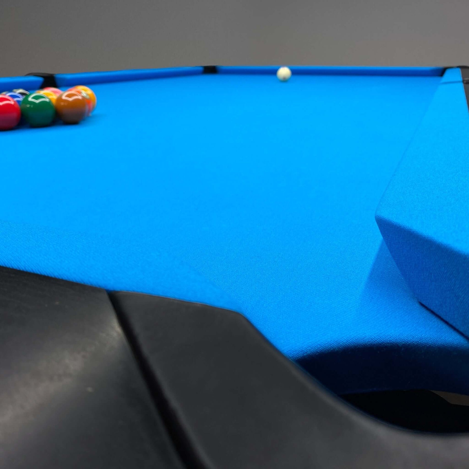 pool table light evenly illuminates the entire table